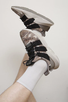 Tenis ADIDAS estampado 43