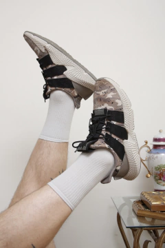 Tenis ADIDAS estampado 43 - Capichó Brechó