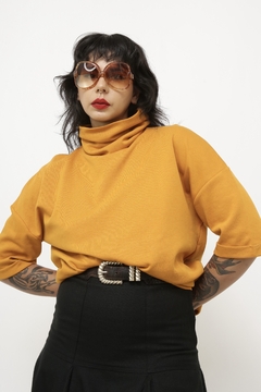 Blusa Zara mostarda gola alta