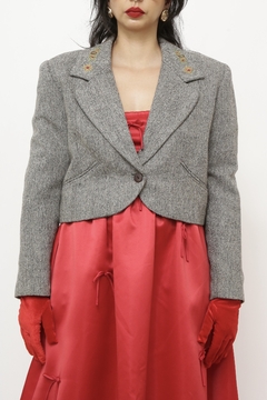 Blazer cropped cinza bordado flores