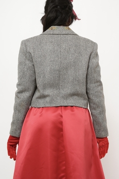 Blazer cropped cinza bordado flores