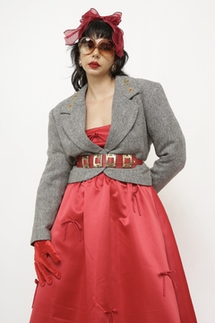 Blazer cropped cinza bordado flores na internet