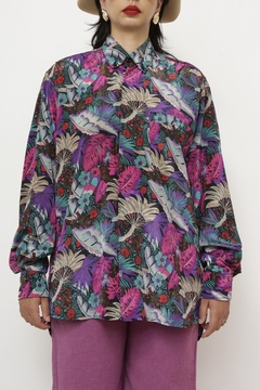 Imagem do Camisa estampada flores roxa