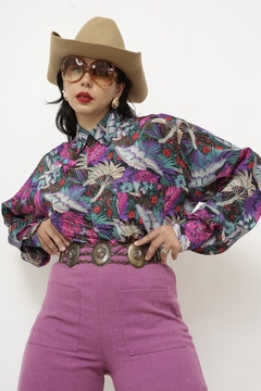 Camisa estampada flores roxa na internet
