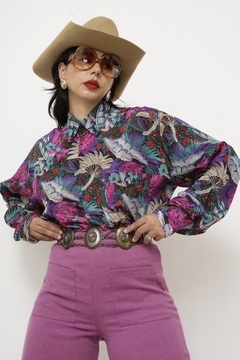 Camisa estampada flores roxa - comprar online