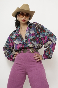 Camisa estampada flores roxa