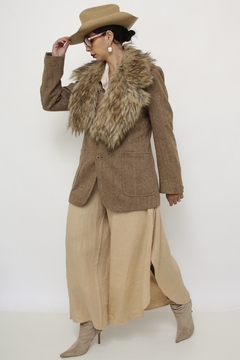 Blazer marrom vintage com gola removivel na internet