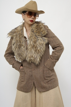 Blazer marrom vintage com gola removivel - loja online