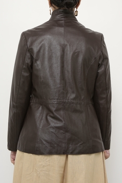 Jaqueta couro Juliana Macuir marrom - comprar online