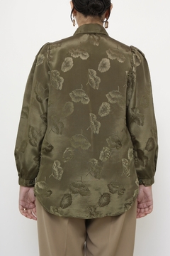 Camisa verde acetinada manga bufante - loja online