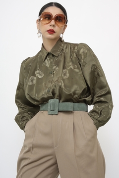 Camisa verde acetinada manga bufante - comprar online