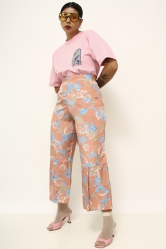 Calça acetinada rosa estampada