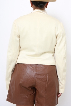 Blazer cropped LÃ COM SEDA KENZO - Capichó Brechó