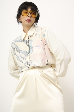 Camisa viscose creme estampa frente arte