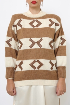 Pulover listras recorte couro marrom creme - loja online