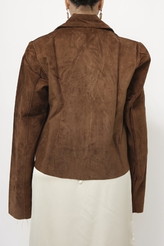 Blusa couro rustico marrom manga princesa - loja online
