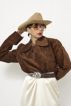 Blusa couro rustico marrom manga princesa - loja online