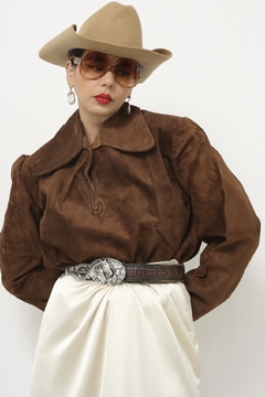 Imagem do Blusa couro rustico marrom manga princesa