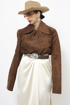Blusa couro rustico marrom manga princesa