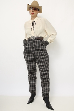 Calça xadrez vintage preta cintura alta na internet