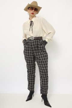 Calça xadrez vintage preta cintura alta na internet