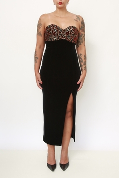 Imagem do Vestido veludo preto busto bordo