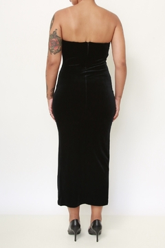 Vestido veludo preto busto bordo - comprar online