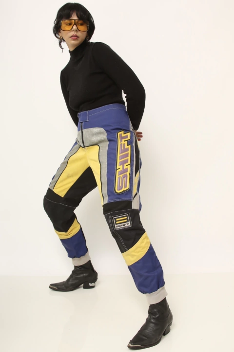 Calça esportiva vintage recortes color SHIFT