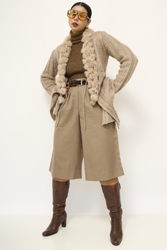 Imagem do Cardigan tricot com recortes pelo