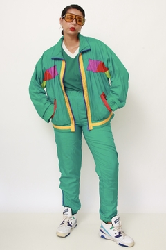 Conjunto de nylon verde JAQUETA + CALÇA - Capichó Brechó
