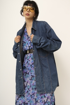 Maxi camisa jeans escuro bordado - Capichó Brechó