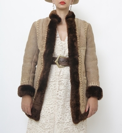 Casaco BOHO forro de pele 70´s bordado vintage - Capichó Brechó