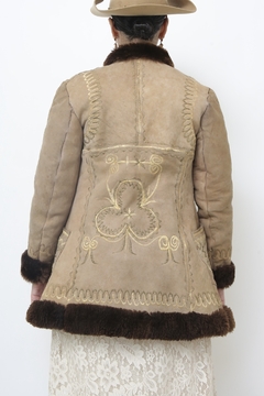 Imagem do Casaco BOHO forro de pele 70´s bordado vintage