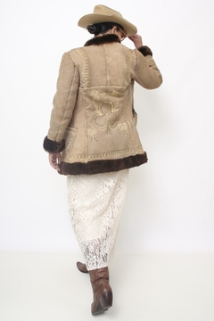 Casaco BOHO forro de pele 70´s bordado vintage - comprar online