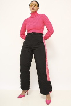 Calça SKY vintage preta detalhe rosa