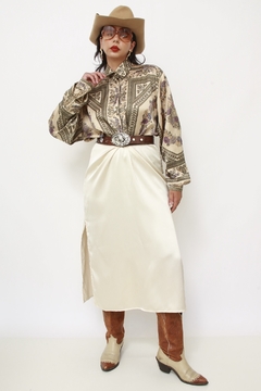 Camisa acetinada bege flores western