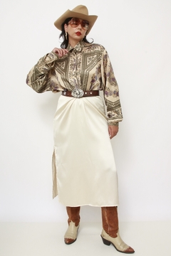 Camisa acetinada bege flores western - Capichó Brechó