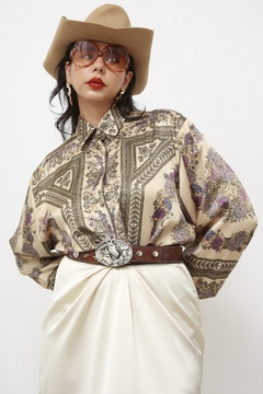 Imagem do Camisa acetinada bege flores western