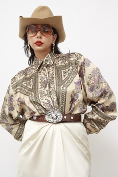 Camisa acetinada bege flores western - Capichó Brechó