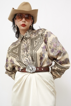 Camisa acetinada bege flores western - loja online