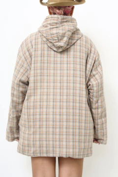 Jaqueta dupla face xadrez e branco na internet