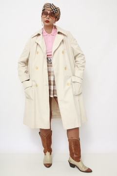 Trench Coat bege impermeavel LADIES GARMENT WORKES UNION - Capichó Brechó