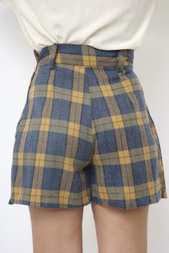 Imagem do Bermuda xadrez 100% lã cintura alta