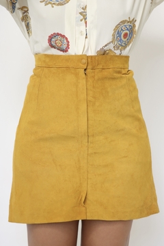Saia 100% couro amarela vintage - Capichó Brechó