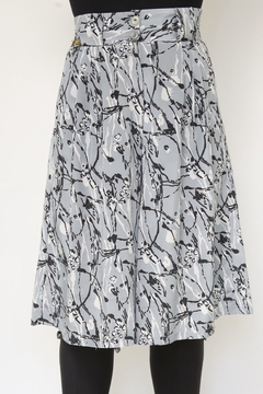 Maxi bermuda azul estampa preta - comprar online