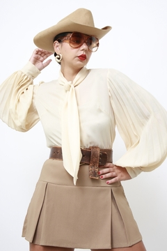 Camisa manga plissada creme gravata - loja online