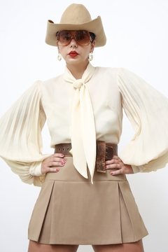 Camisa manga plissada creme gravata - comprar online