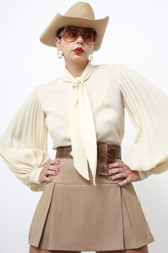 Camisa manga plissada creme gravata - loja online