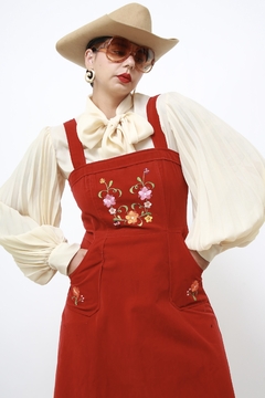 Vestido veludo vermelho bordado na internet