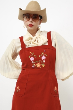 Vestido veludo vermelho bordado